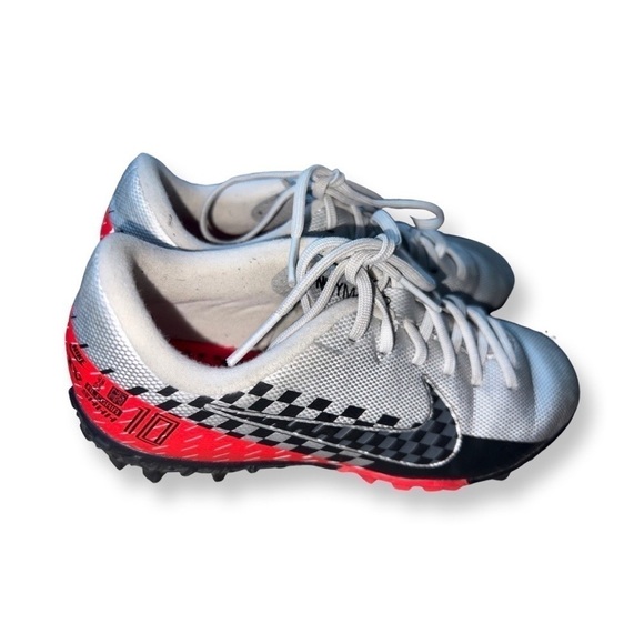 NIKE indoor cleats grey gray silver red and black girls US size 1 - Picture 7 of 10